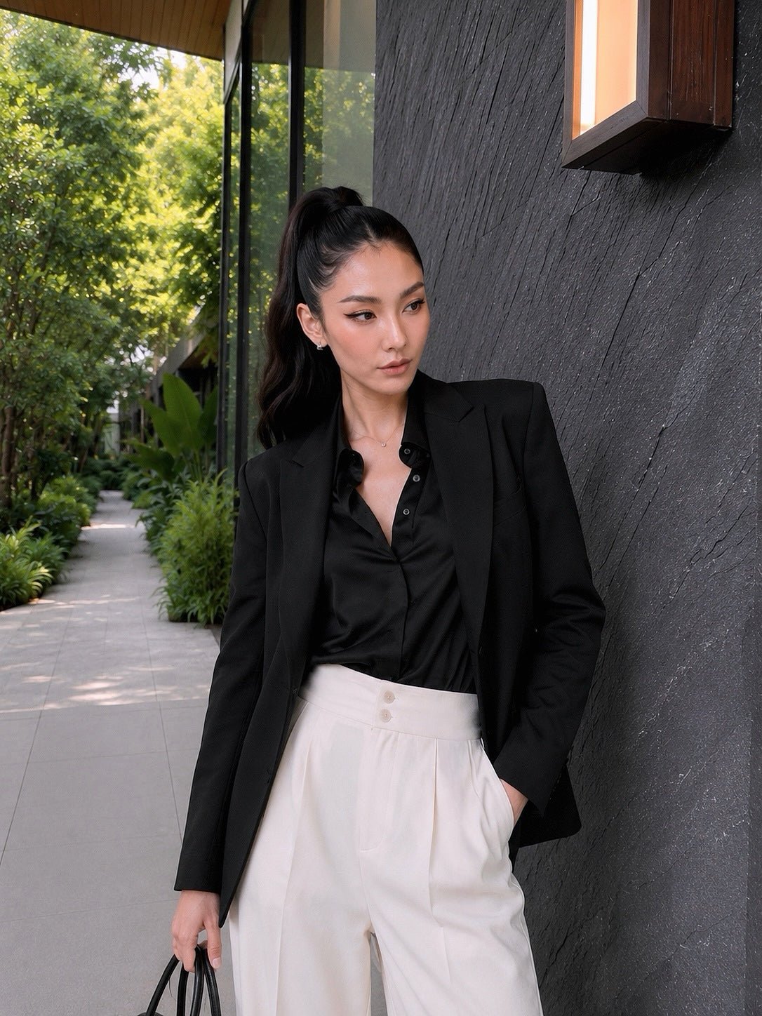 SINGLE-BUTTON TAILORED BLAZER